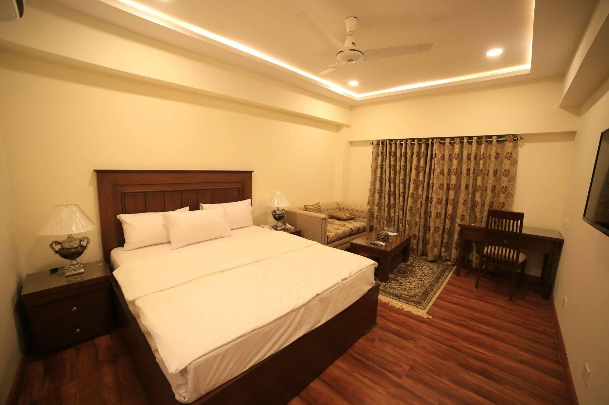 Hotel Diplomat Исламабад Экстерьер фото