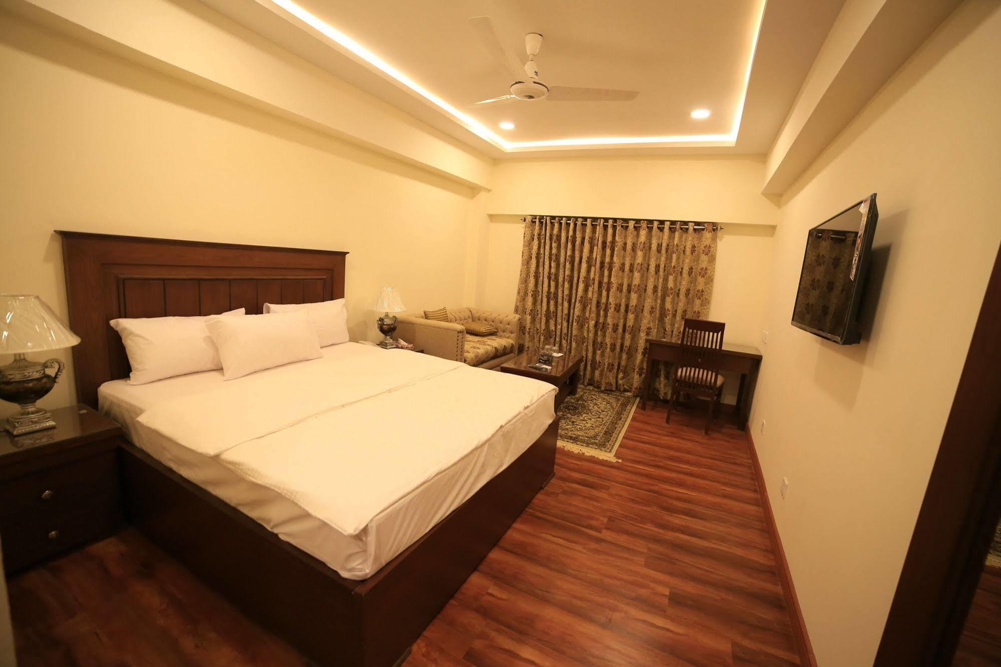 Hotel Diplomat Исламабад Экстерьер фото
