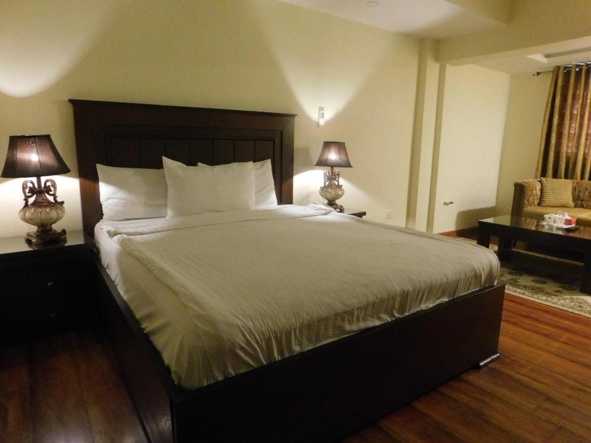 Hotel Diplomat Исламабад Экстерьер фото